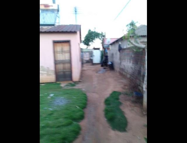 2 BEDROOM HOUSE FOR SALE IN ETWATWA EAST